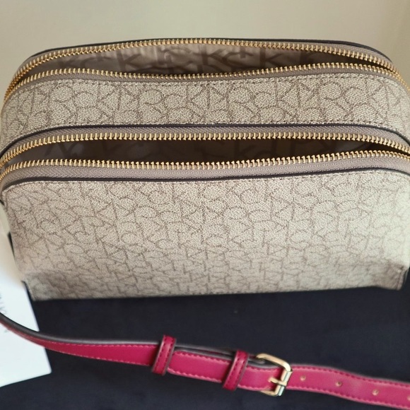 Calvin Klein Purse/Dust Bag NWT - Picture 4 of 14